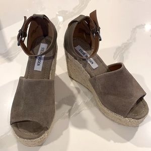 Steve Madden JAYLEN Taupe Suede Platform Wedge Sandals Sz 7.5